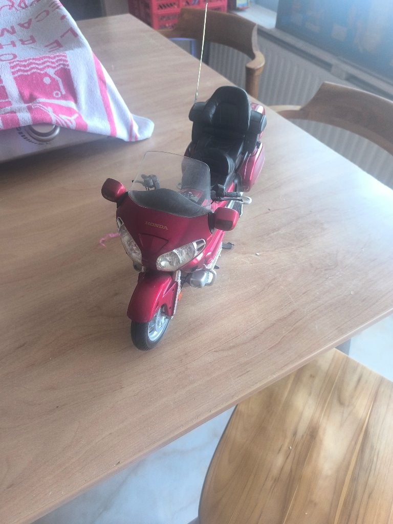 Moto miniature, Enlèvement