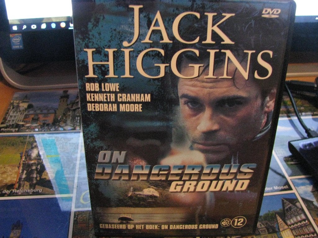 On dangerous ground met Rob Lowe, CD & DVD, DVD | Thrillers & Policiers, Enlèvement ou Envoi, Anglais, Comprend un boîtier, Thriller d'action