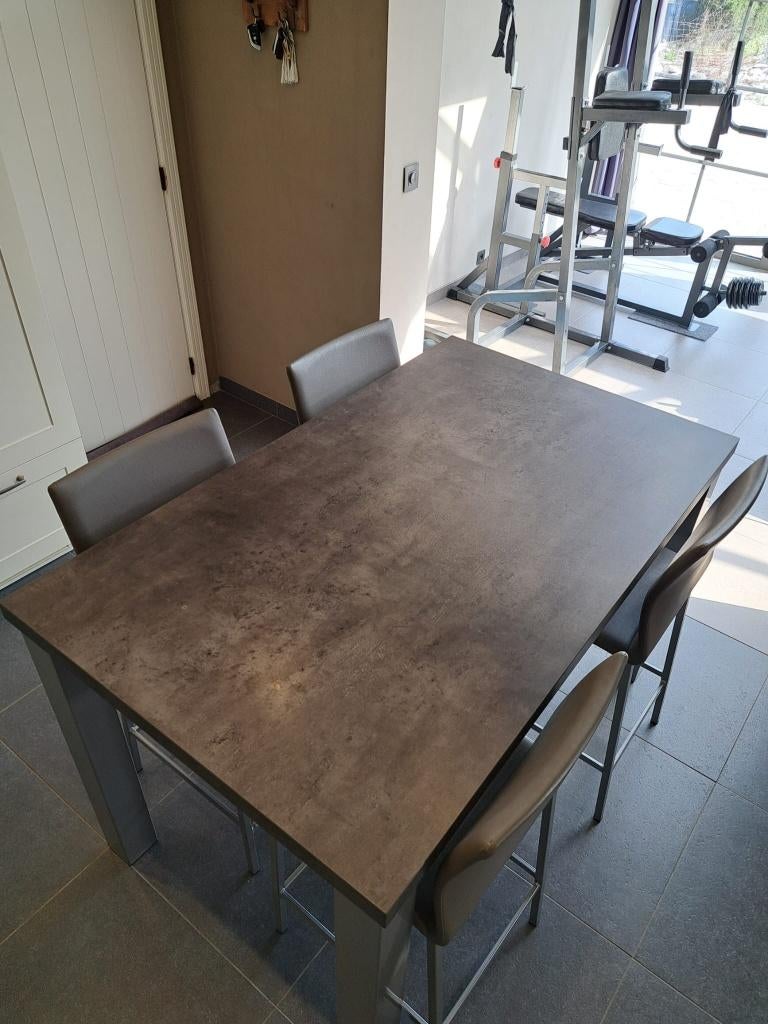 Hoge eettafel met 4 barkrukken, Huis en Inrichting, Tafels | Eettafels, Ophalen, Kunststof, Gebruikt, 100 tot 150 cm