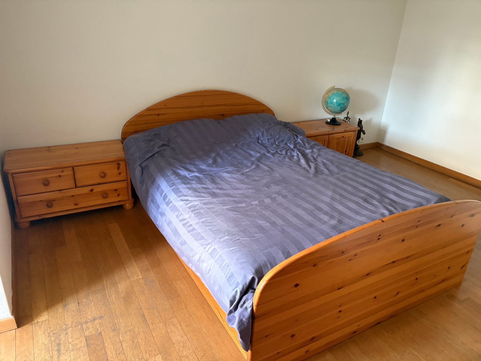 Complete grenen slaapkamer met bed, (nacht)kasten & spiegel, Huis en Inrichting, Ophalen, Gebruikt, Twijfelaar, Grenen