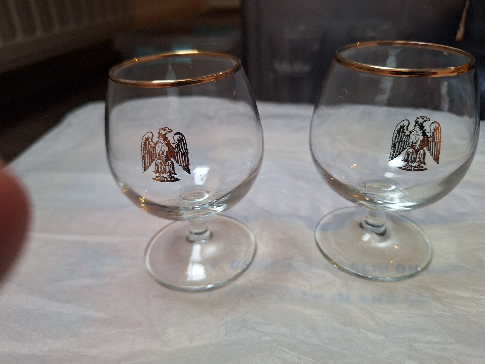 Cognac glazen, Ophalen