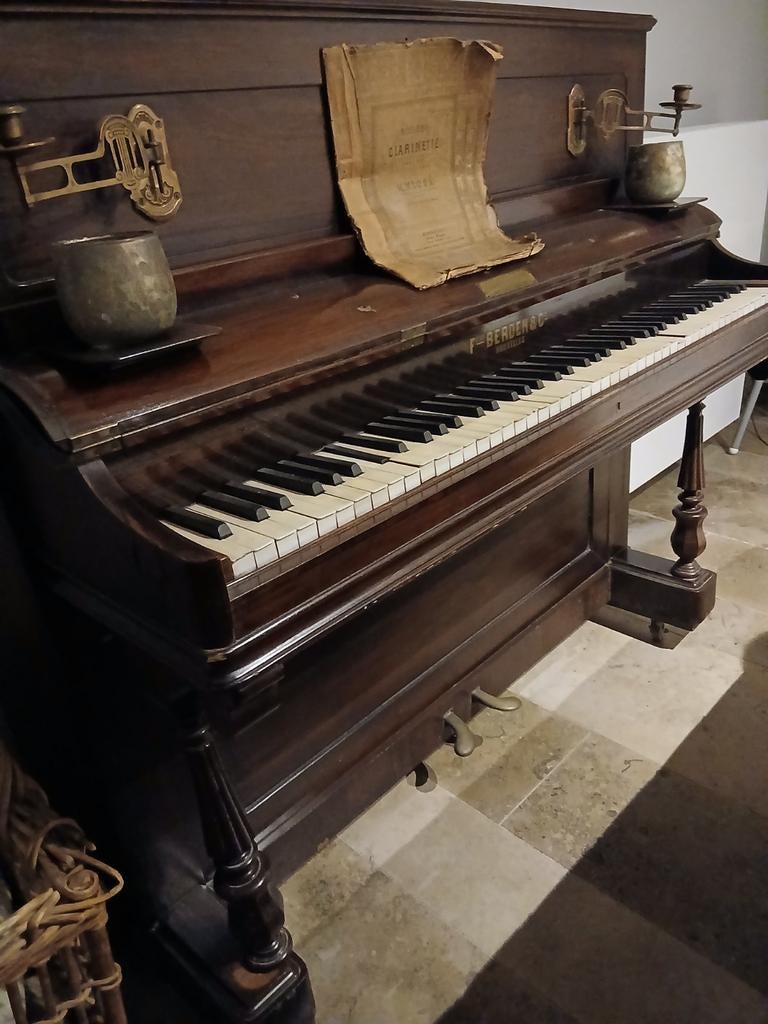 Deze piano is betaald maar moet nog worden opgehaald in Oost, Muziek en Instrumenten, Ophalen, Piano