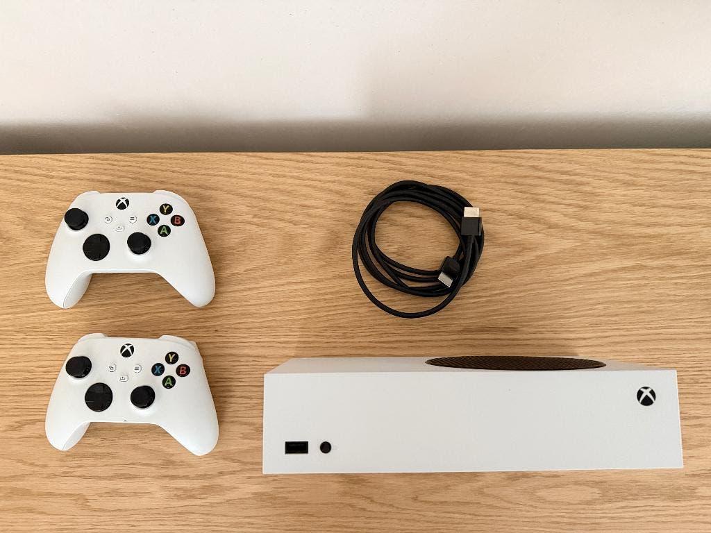 xbox series S + 2 controller, Games en Spelcomputers, Spelcomputers | Xbox | Accessoires, Ophalen, Zo goed als nieuw, Controller