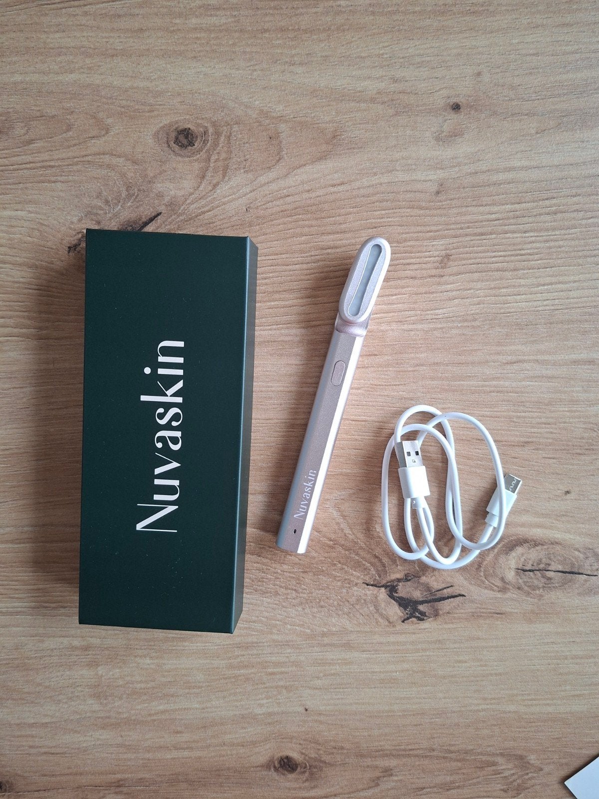 Stylo régénérateur anti-cernes et anti-poches Nuvaskin, Enlèvement ou Envoi, Comme neuf, Yeux, Soins