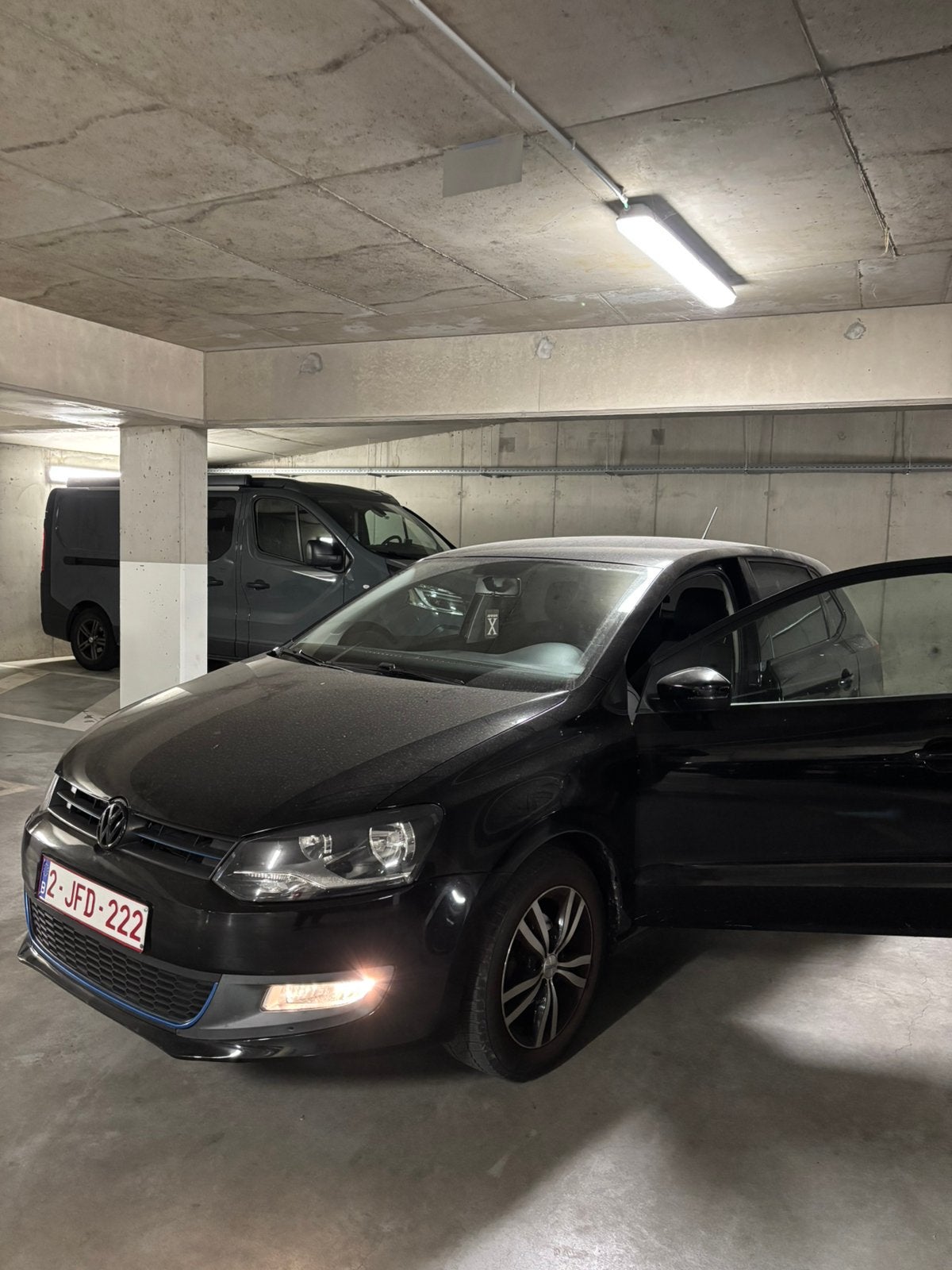 Volkswagen Polo 1.4 Benzine — 85 pk — 2011, Auto's, Voorwielaandrijving, Euro 5, Stof, Zwart