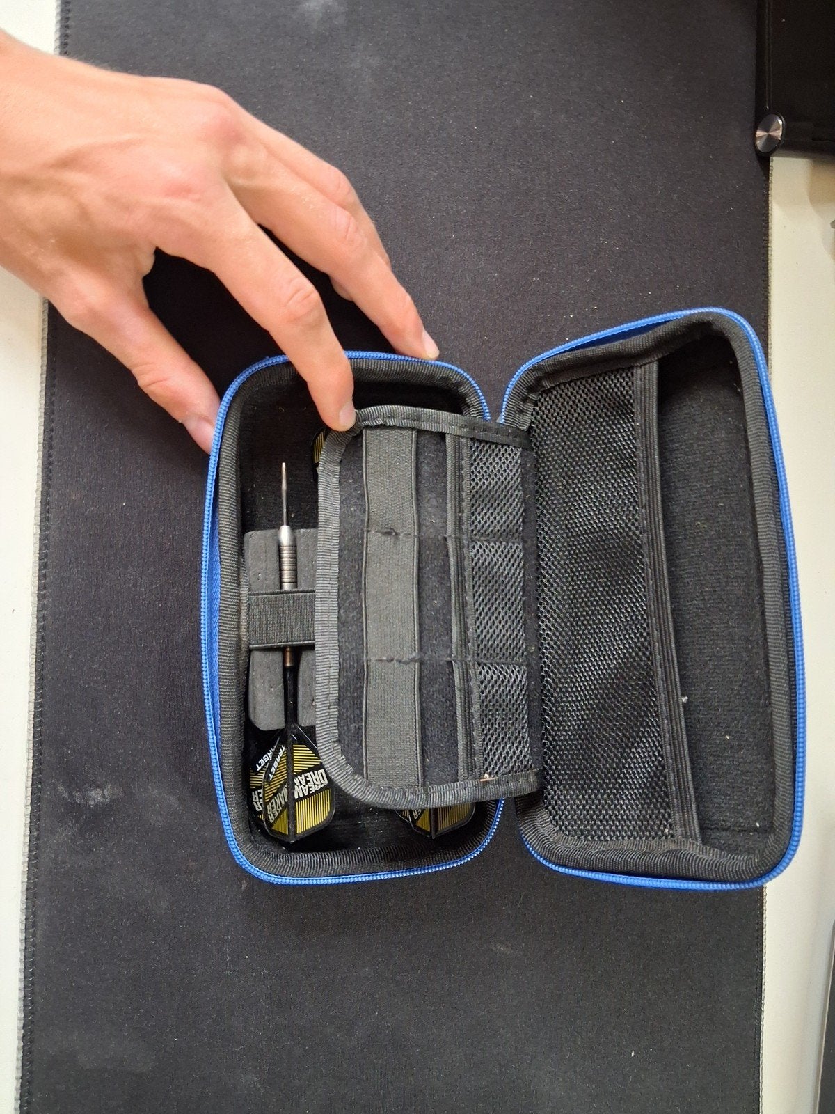 darts case + L style flight houder+ damon heta 25 gram, Sport en Fitness, Darts, Ophalen