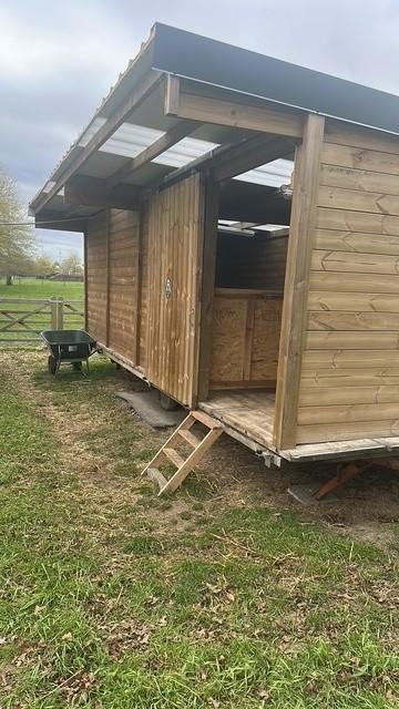 Stevige mobiele stal, Stalling, 2 of 3 paarden of pony's