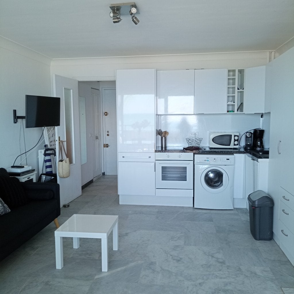 Antibes studio face à la plage avec piscine, Vacances, Propriétaire, Ville, Provence et Côte d'Azur, 2 personnes