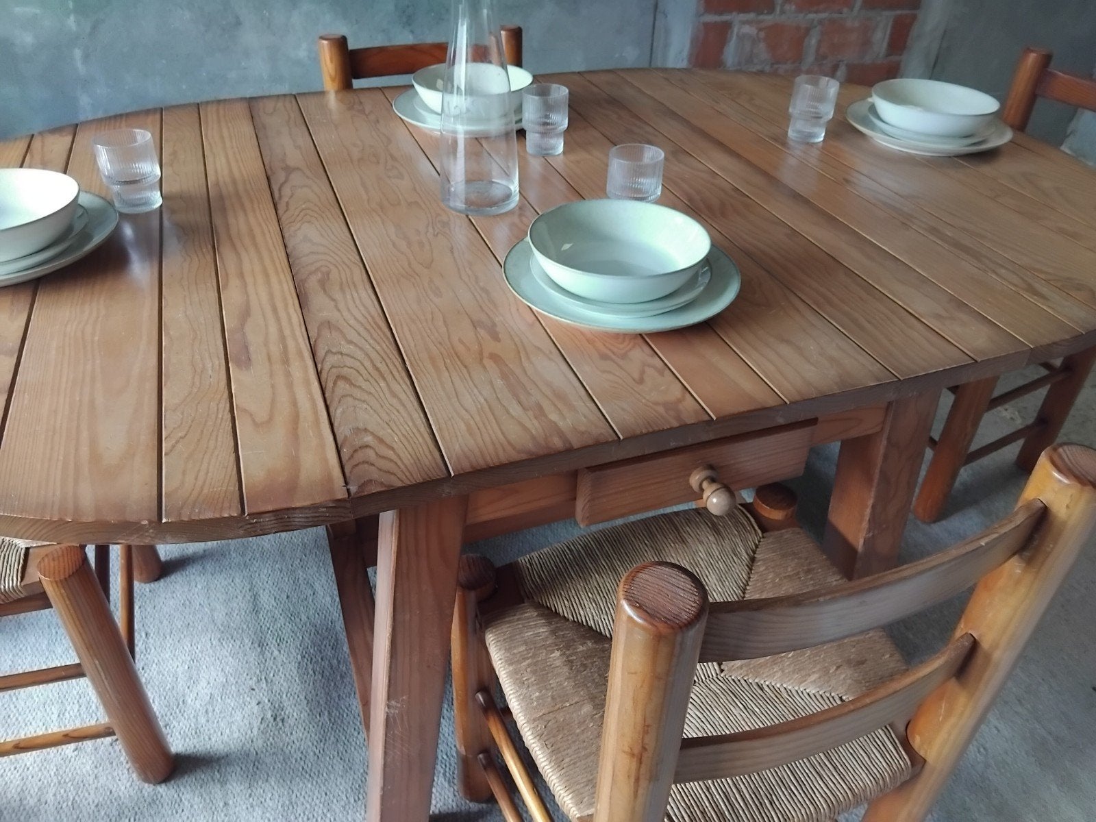 SCANDINAVISCHE eettafel met stoelen., Huis en Inrichting, Ophalen