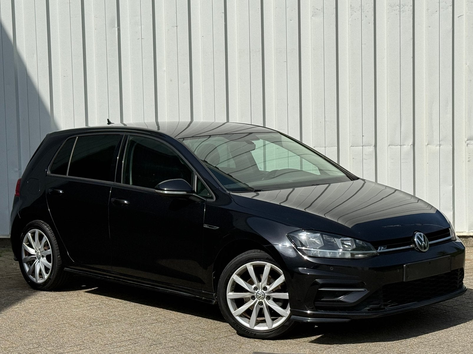 - Volkswagen Golf 7 - 1.0TFSI - BJ 2020 - 155.000KM - R Line, Auto's, Voorwielaandrijving, Stof, Zwart, Bedrijf
