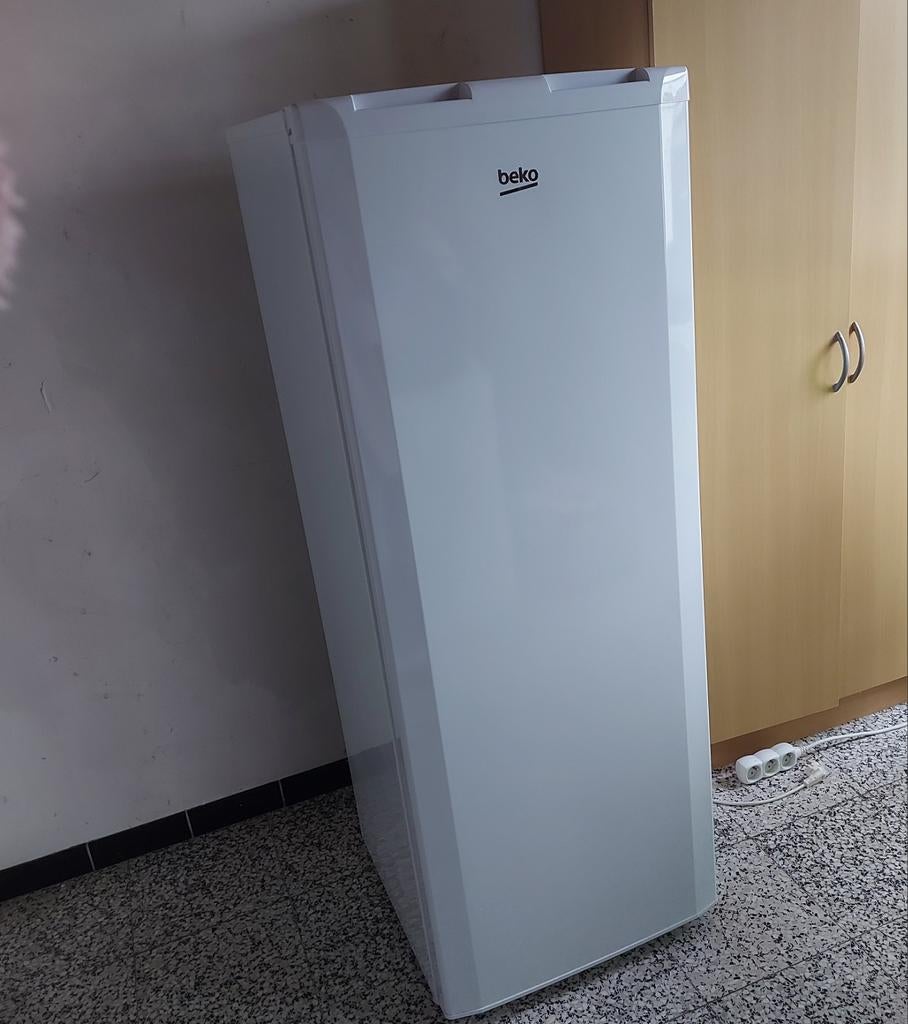 Beko koelkast, Elektronische apparatuur, Ophalen, 200 liter of meer, 140 tot 160 cm, 45 tot 60 cm