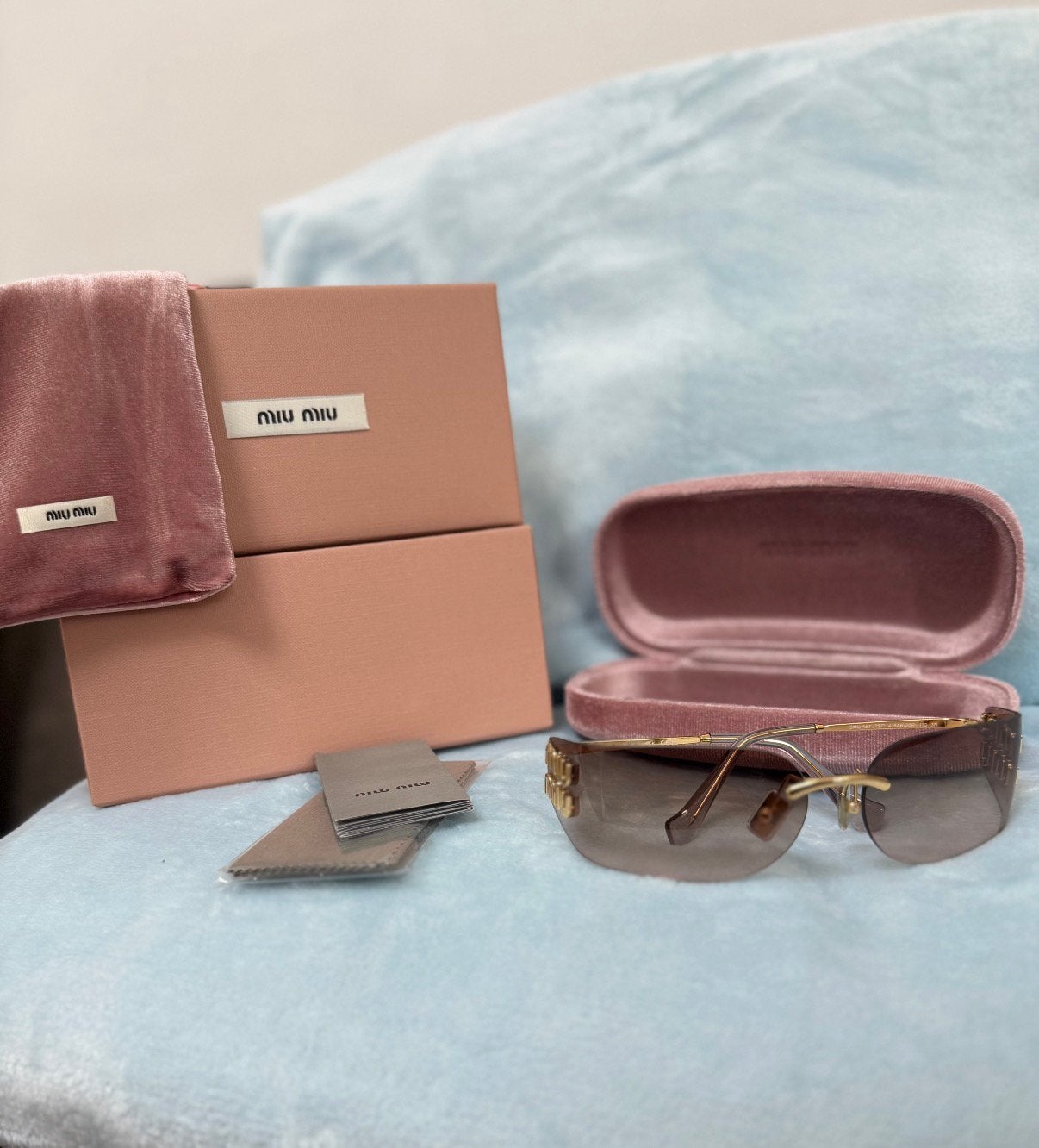 Miu Miu MUA51S 5AK20P Zonnebril – Nieuw | Gouden Frame, Overige merken, Zonnebril, Bruin, Nieuw