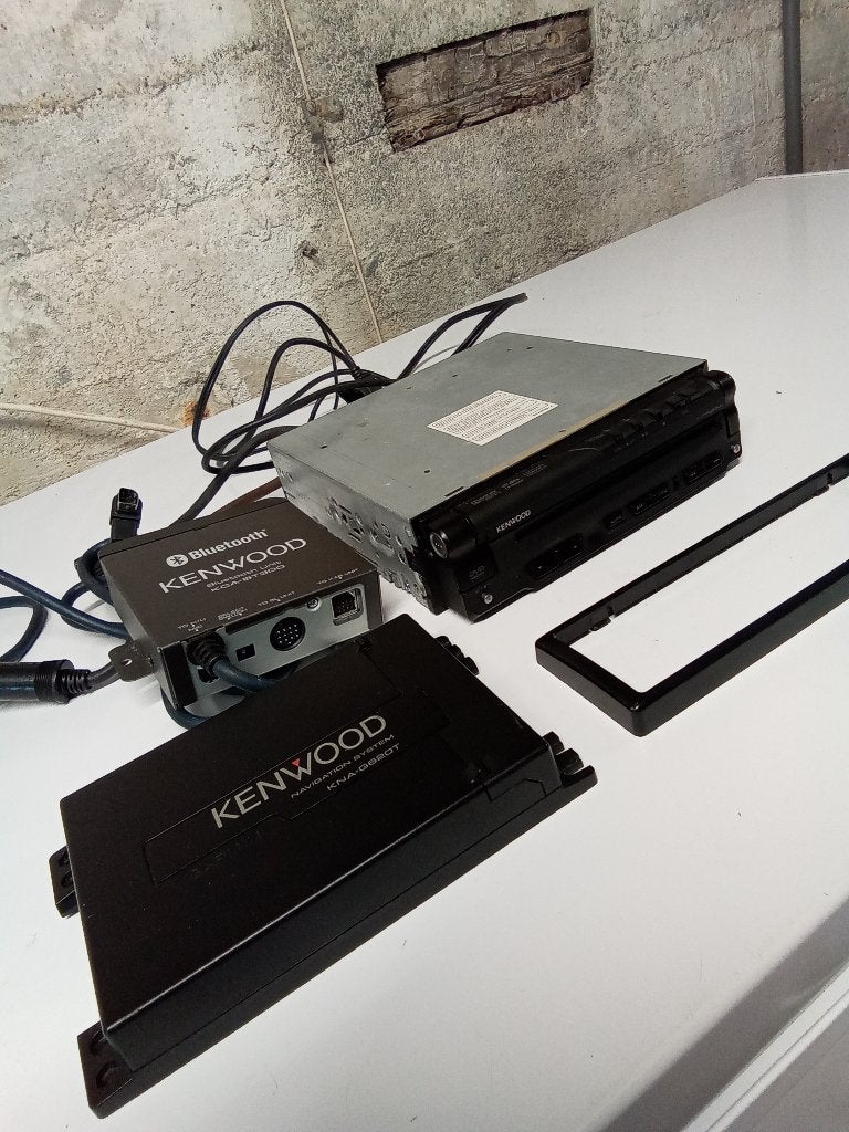 Lot Autoradio Kenwood kvt-526Dvd , Kca-bt300 , Kna-g620T, Enlèvement, Comme neuf