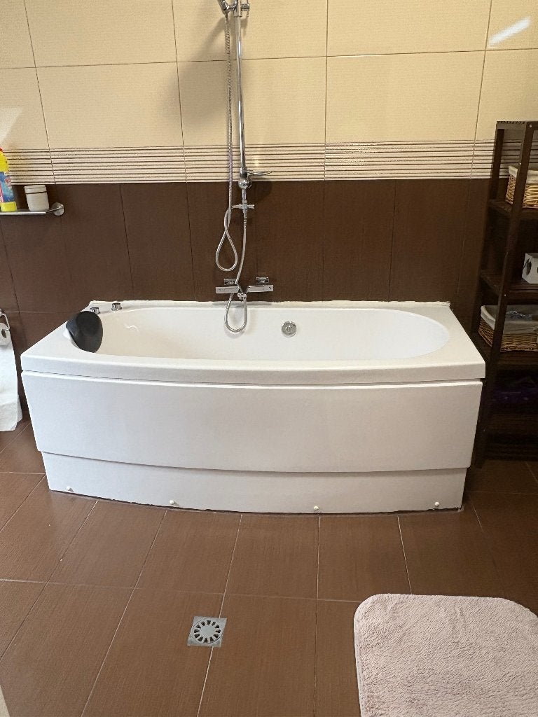 Bad met jacuzzi, Ophalen, Zo goed als nieuw, Met bad