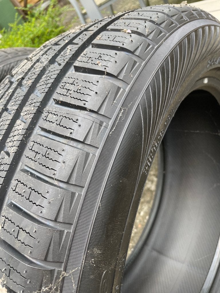 2 Yokohama W.drive V902B winterbanden 255/50 R19 107V, Auto-onderdelen, Banden en Velgen, Gebruikt, 255 mm, Winterbanden, Band(en)