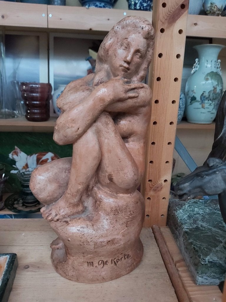 Maurice De Korte, zittend vrouwelijk naakt, Antiek en Kunst, Ophalen, 20 - 50 cm, Beeld, Bruin