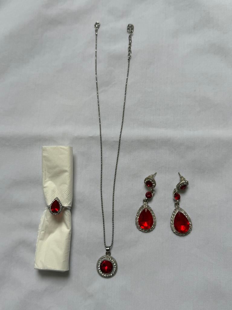 Ensemble de bijoux avec collier en pierre, Bijoux, Sacs & Beauté, Colliers, Rouge, Pierre ou Minéral, Enlèvement ou Envoi, Comme neuf