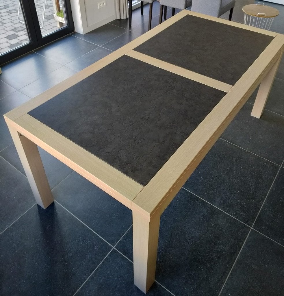 Tafel voor eetplaats, Enlèvement