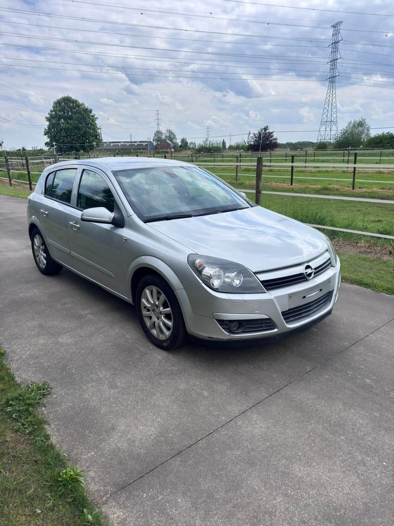 Opel Astra 1.6 benzine met keuring voor verkoop 1950 euro, Voorwielaandrijving, Testrit aan huis, Stof, Zwart