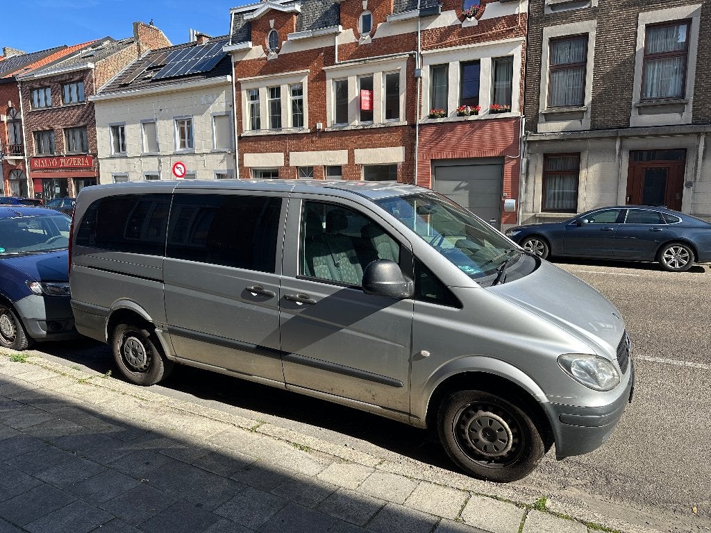 auto, 4 deurs, Automatische klimaatregeling, 9 zetels, Grijs