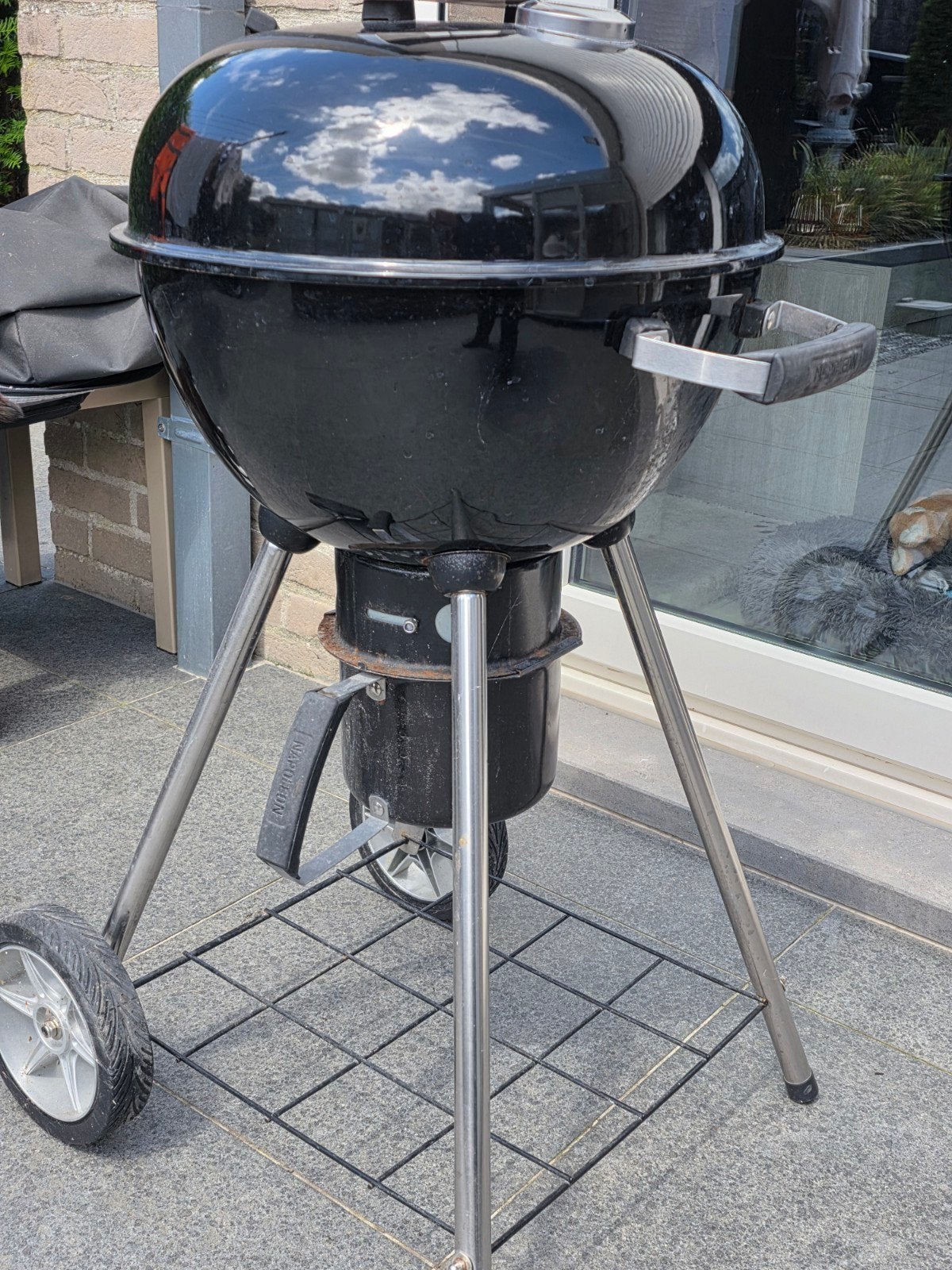 Napoleon 47cm houtskoolbarbecue  met gietijzer rooster, Ophalen