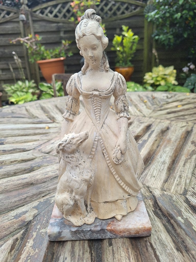Statue patinée - dame avec chien, Statue, Art deco, Pierre ou céramique, Patiné
