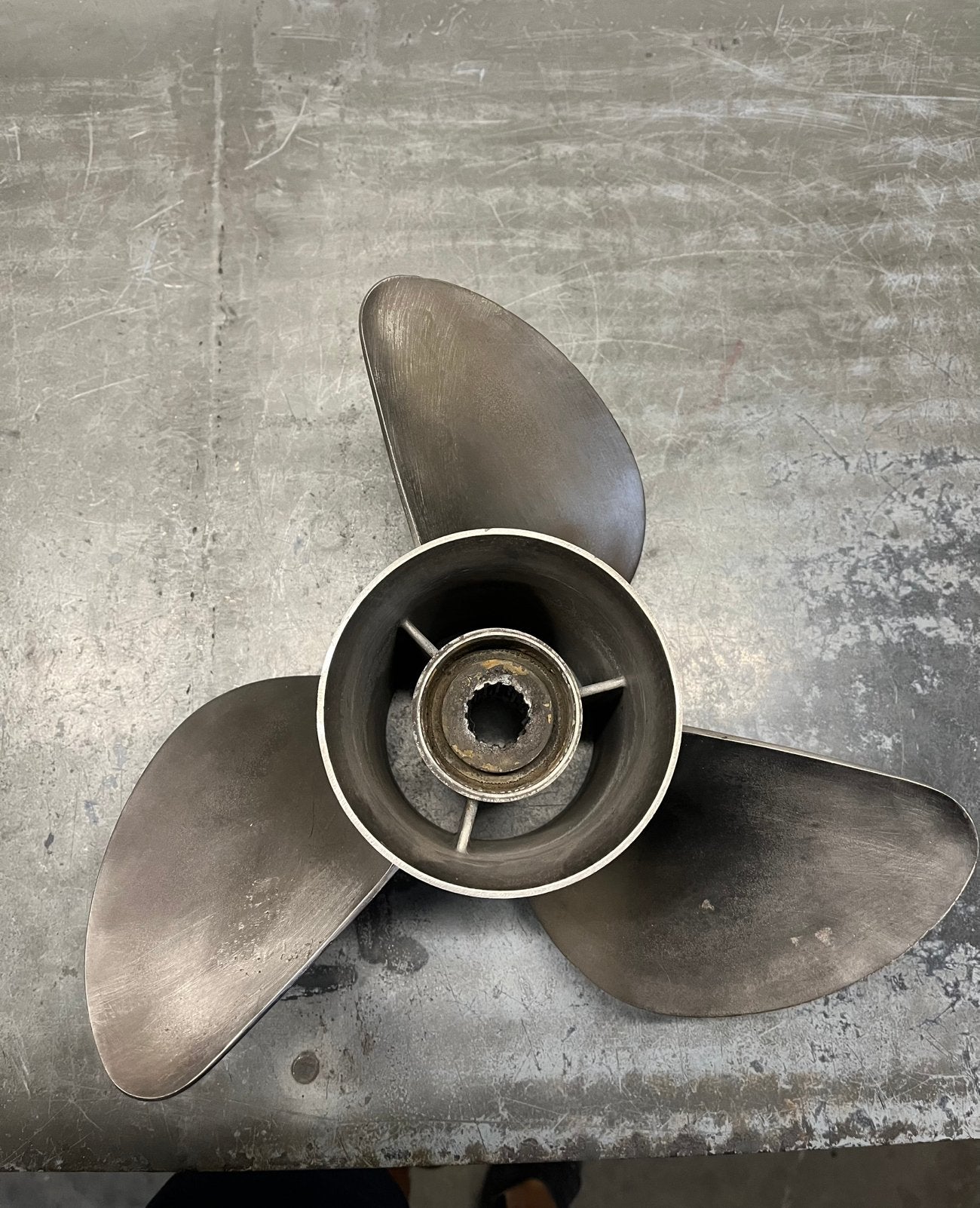 Propeller 13 3/4 x 21-m 15 splines, Watersport en Boten, Bootonderdelen, Ophalen of Verzenden, Zo goed als nieuw