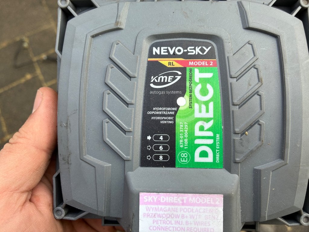 Installation de gaz à injection directe KME terminée, Enlèvement, Utilisé, Daihatsu