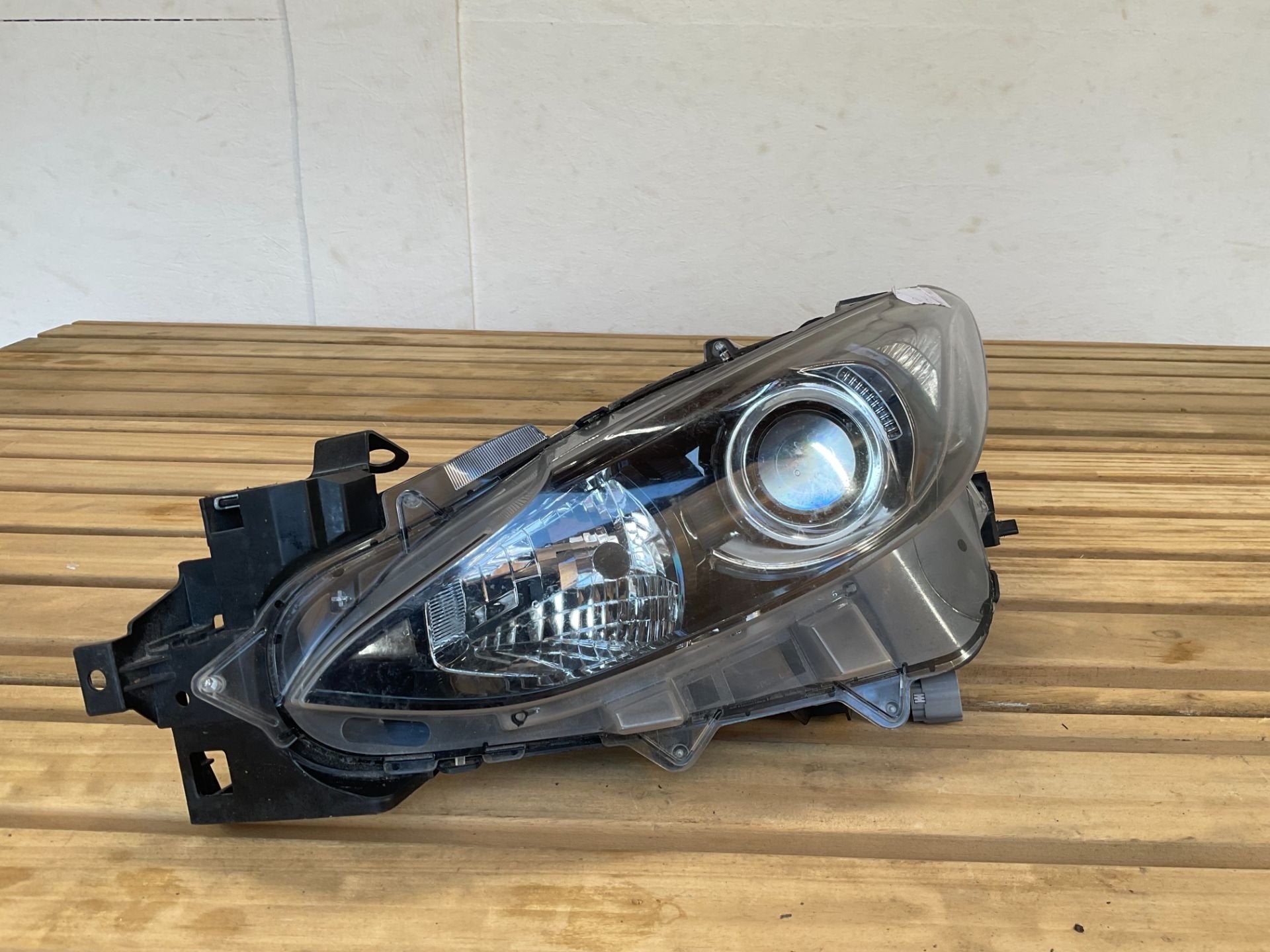 Lampe Mazda 3 BM 2014-2016 20-9524B MA-8469, Shinchi, Fuchu-Cho 3-1
730-8670  Hiroshima, Mazda Motor Corporation, Info@mazda.co.jp