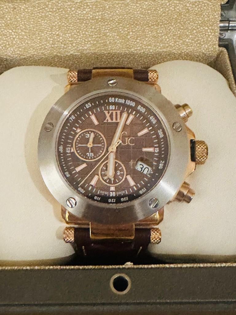 GC Guess Collection herenhorloge – chronograaf – met doos, Handtassen en Accessoires, Leer, Staal, Polshorloge, Zo goed als nieuw