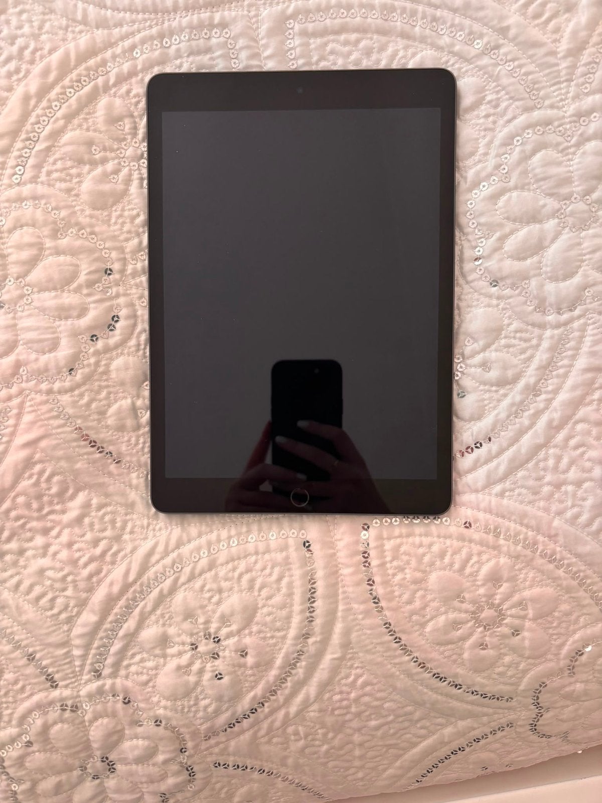 Ipad 9 génération gris 64 giga, Computers en Software, Apple iPads, Ophalen of Verzenden, Zo goed als nieuw, Grijs