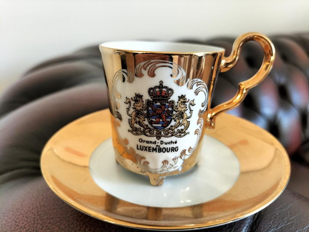 Beiers porselein espresso kopje en schoteltje Luxembourg, Verzamelen, Verzenden, Porselein