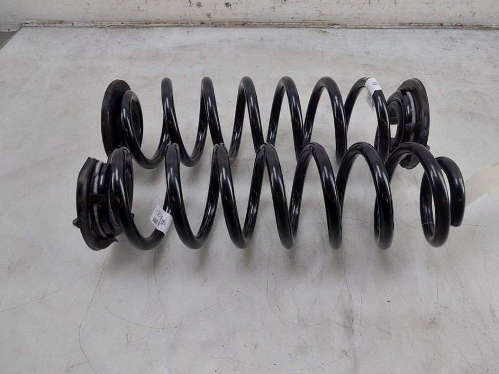 RESSORT DE SUSPENSION ARRIERE Tiguan (CT1) (|5QS511103N|), Dhr. J. Ham, Volkswagen, Administratie@autoham.nl, Utilisé