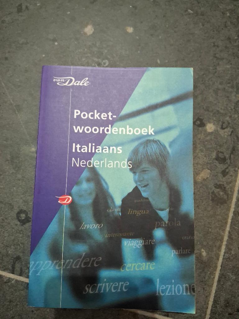 Pocketwoordenboek italiaans, Boeken, Ophalen of Verzenden, Gelezen, Italiaans