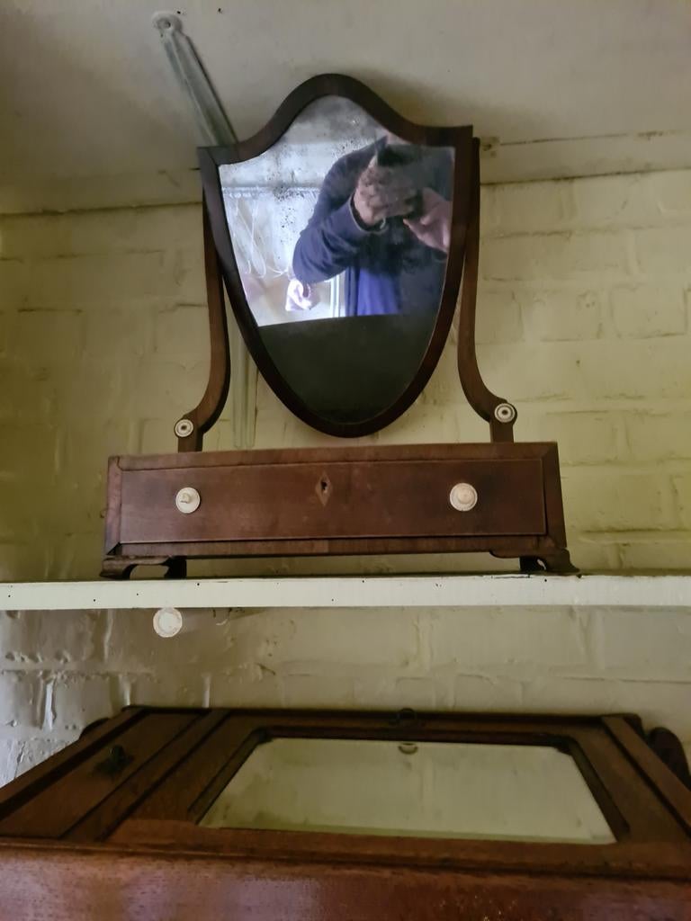 Oud toiletkastje, Ophalen
