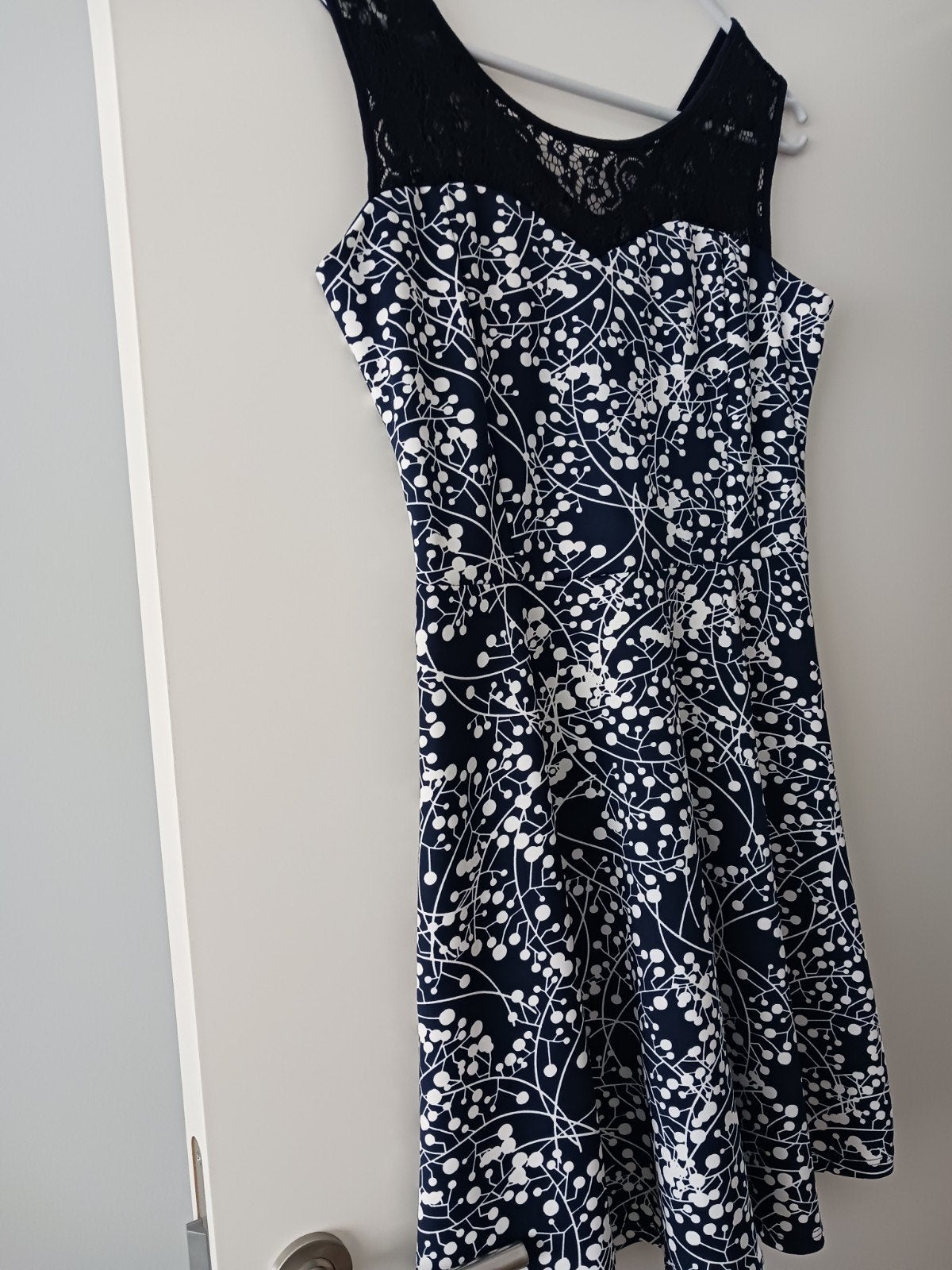 Kleed merk Victoria te koop.M 42, Kleding | Dames, Jurken, Ophalen, Blauw, Maat 42/44 (L), Zo goed als nieuw