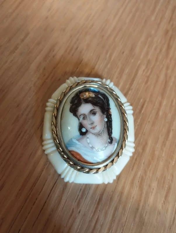 Broche vintage en porcelaine de Limoges. Années 50, Bijoux, Sacs & Beauté, Enlèvement, Broche