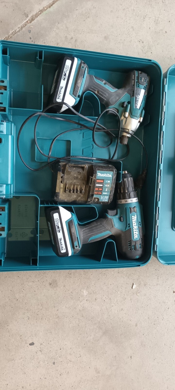 Boite avec visseuses makita, Enlèvement, Perceuse