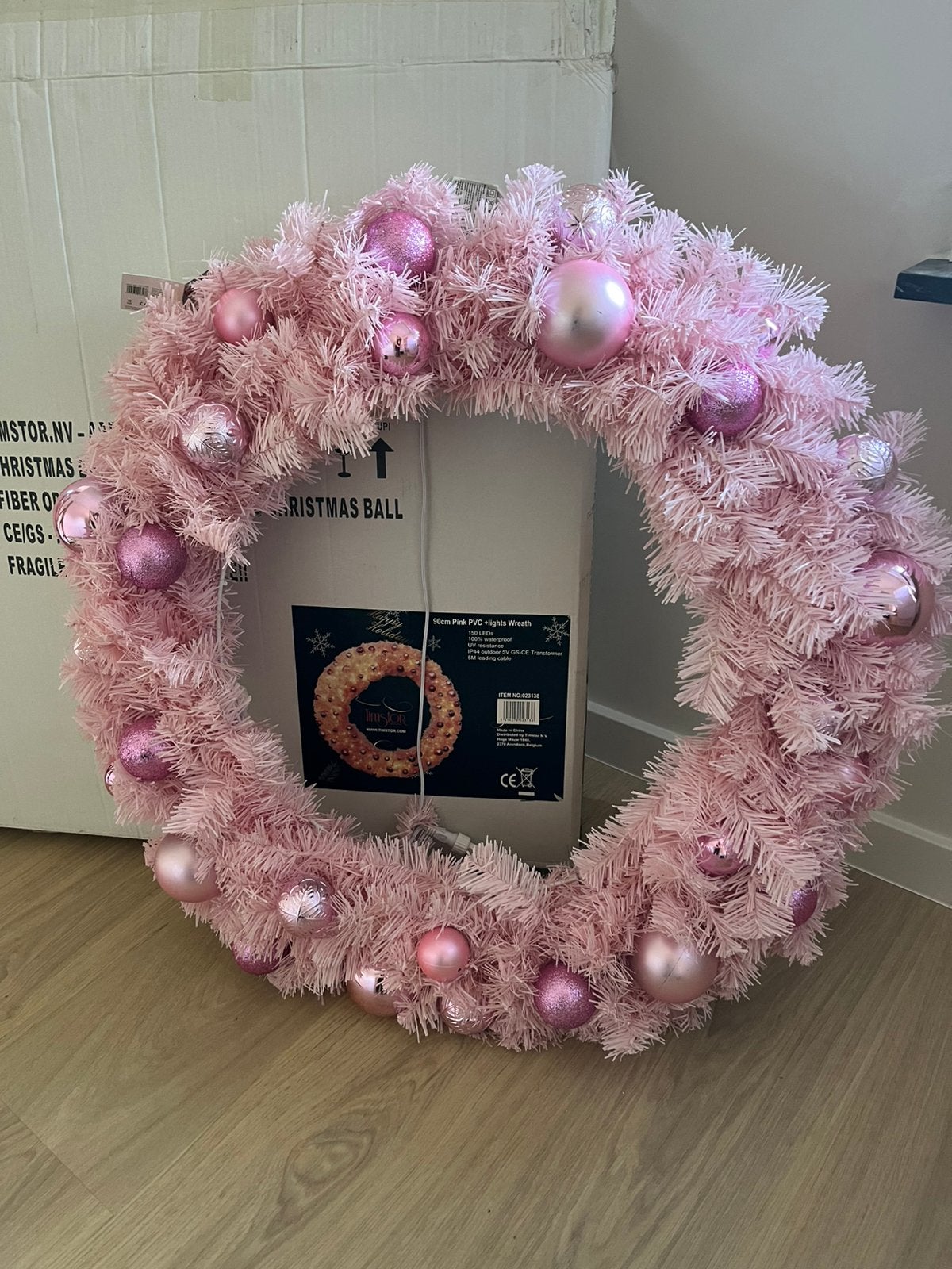 Roze kerstkrans met verlichting, Huis en Inrichting, Woonaccessoires | Kransen, 90 cm, Ophalen of Verzenden, Nieuw, Krans