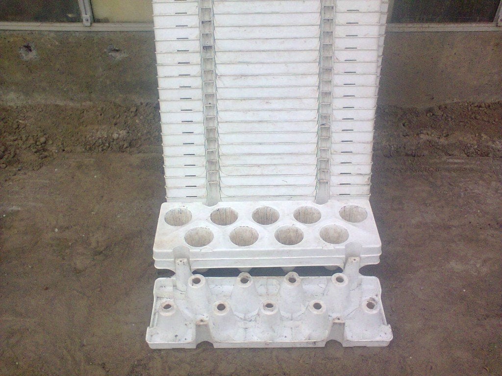 TRAYPLATEN 9 GAATS voor AARDBEIEN OPKWEEK, Zakelijke goederen, Landbouw | Aardappelen, Groenten, Fruit en Vlees, Ophalen