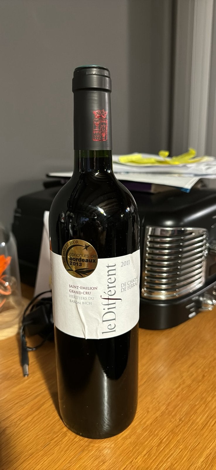 Vin rouge saint emilion «  le different «  grand cru 2011, Enlèvement, Comme neuf, Vin rouge