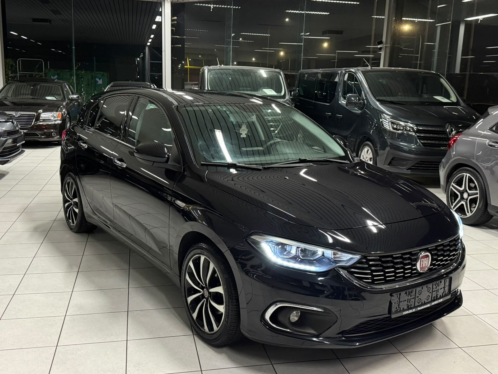 Fiat Tipo 1.4 Essence 70KW Euro 6b, Auto's, Gebruikt, Euro 6, Zwart, Bedrijf