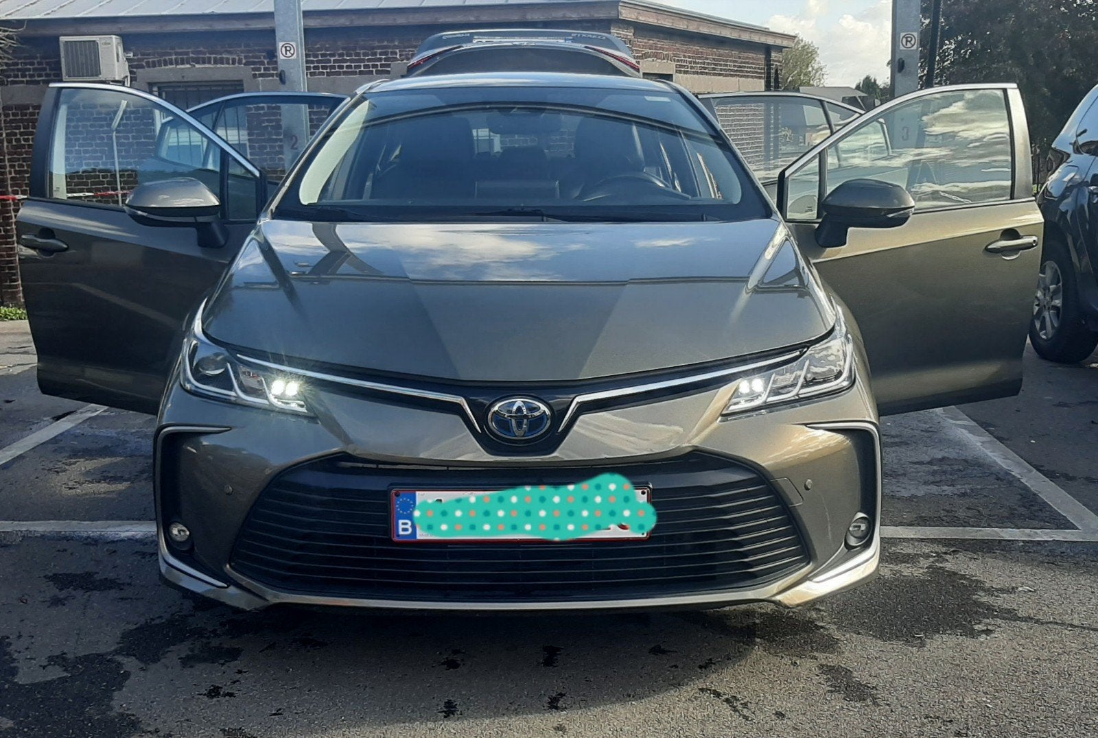 Toyota corolla 1.8 essence hybride premium plus, Automaat, 4 deurs, Corolla, Leder