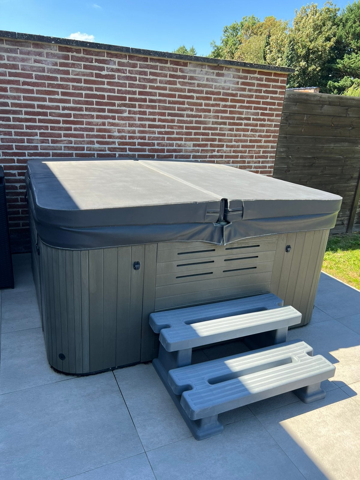 Jacuzzi 5 zit en 1 ligplaats 2m x 2m, Tuin en Terras, Bubbelbaden en Hottubs, Ophalen, Gebruikt, Trap