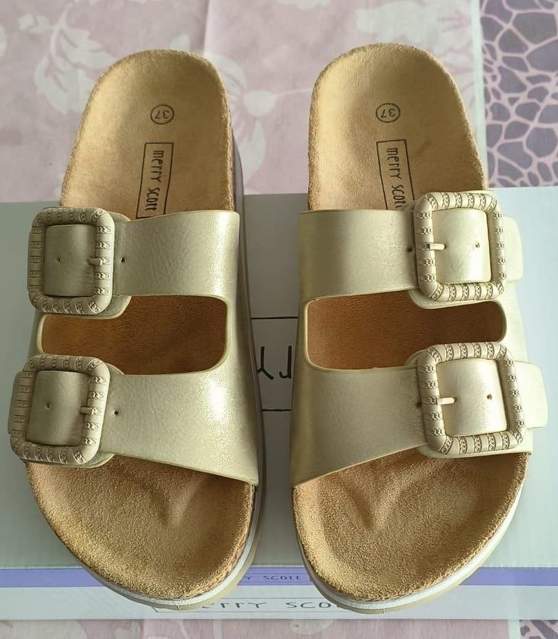 Goudkleurige dames sandalen met kurken voetbed, Overige kleuren, Nieuw, Sandalen of Muiltjes, Ophalen of Verzenden