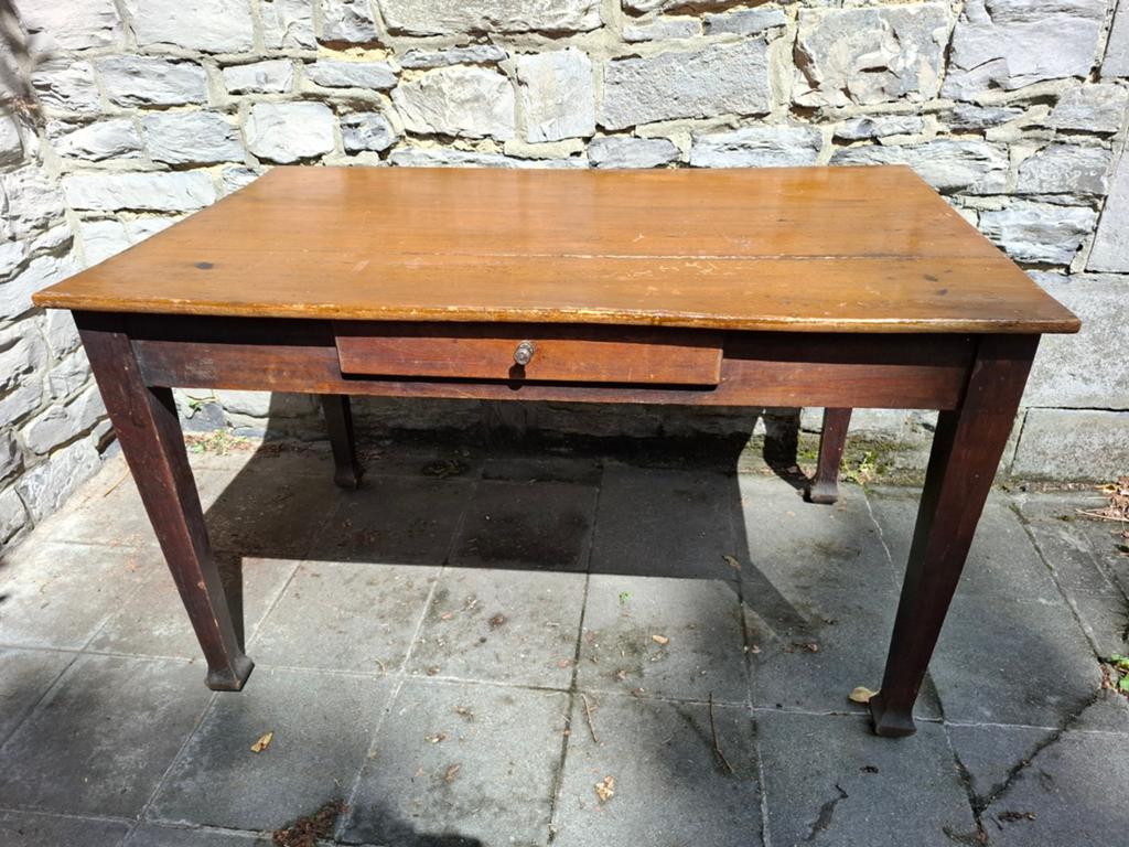 Ancienne table rustique en bois massif avec tiroir, Enlèvement