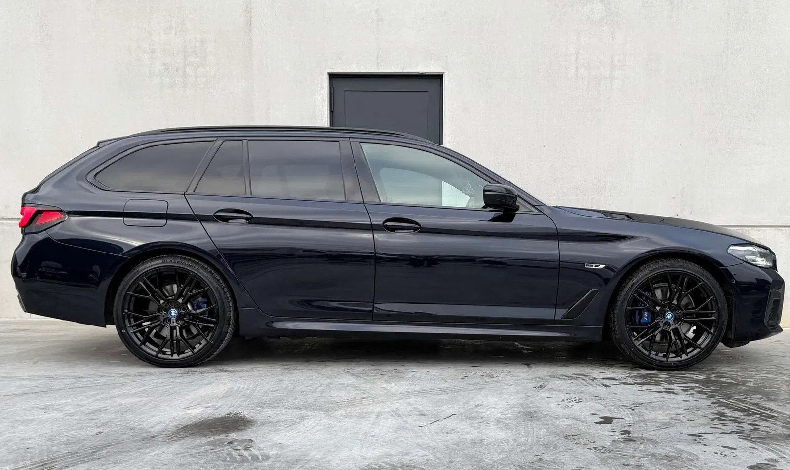 BMW 5 Serie 530 M-pack*Trekhaak*ACC*Pano*SportRem*Keyless*Ca, Auto's, Automaat, 1998 cc, Gebruikt, Zwart