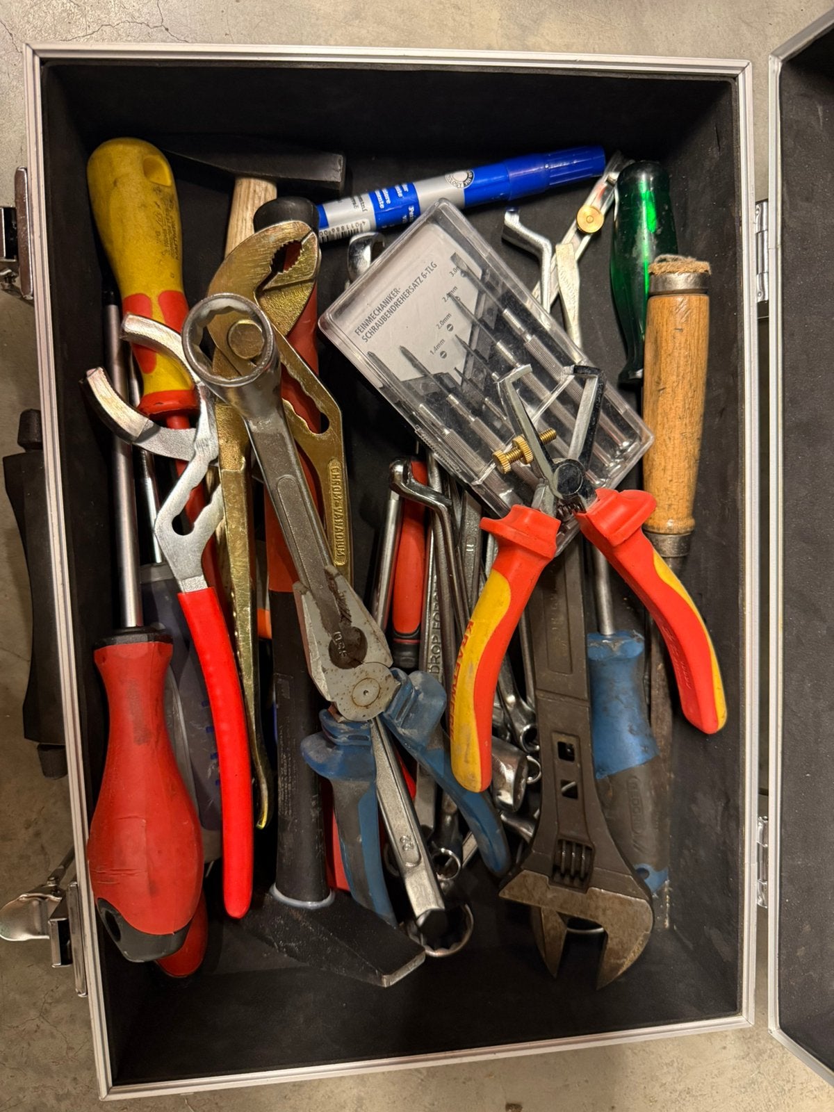 Lot d’outils ( clefs, tournevis, pinces, marteaux) outillage, Enlèvement, Comme neuf
