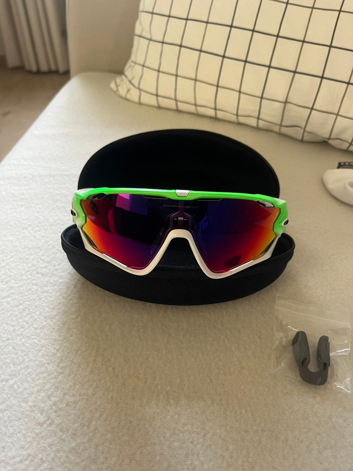 Oakley jawbreaker, Ophalen, Nieuw