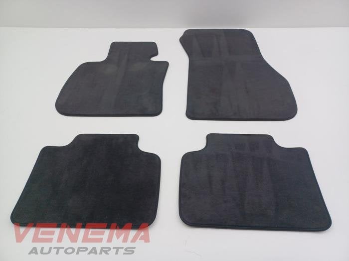 Kit tapis d'un BMW 2-Serie, Autos : Pièces & Accessoires, -, 3 mois de garantie, Utilisé, -